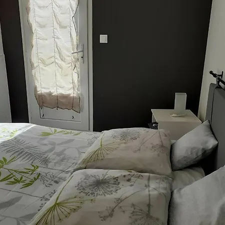App T2 Entierement Renove En Proche A Pied De La De La Roquille Et De Tous Commerces Parking Prive Gratuit Climatisation Wifi Agde