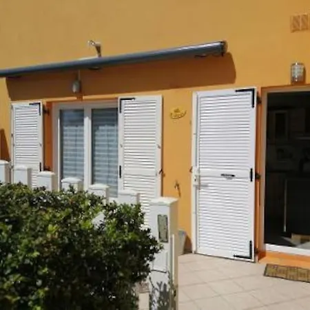 Résidence La Roquille: Renovated Beachside With Parking And Wi-fi